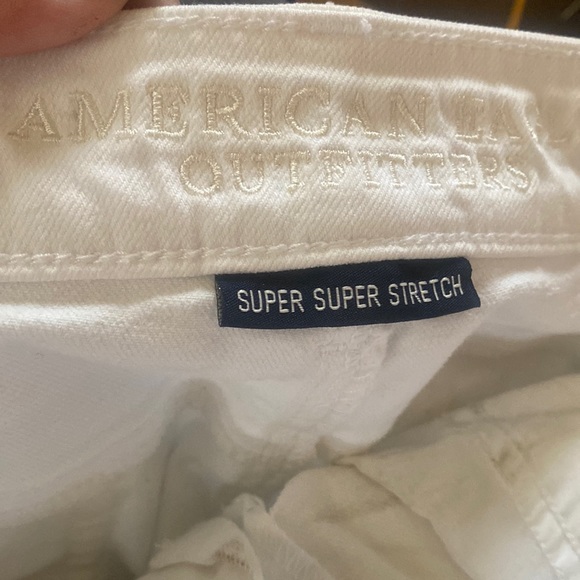 AMERICAN EAGLE white distressed denim shorts 10 - Picture 2 of 6